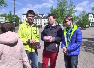 2015.04.29 – FLAGI I KONSTYTUCJE W RĘKACH TARNOBRZEŻAN