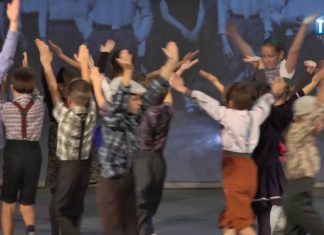 OKO REPORTERA Z DN. 21 PAŹDZIERNIKA 2016 – Występ artystyczny z okazji 30-lecia Szkoły Podstawowej nr 10 im. J. Korczaka w Tarnobrzegu