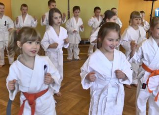 2017.05.09 – PRZEDSZKOLAKI ĆWICZĄ KARATE
