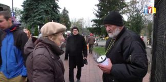 2017.11.01 – ZBIERALI NA RENOWACJĘ CMENTARZA