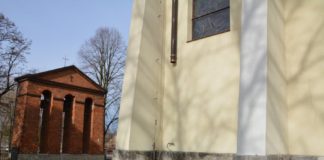 KRADZIEŻ WE WRZAWACH, POLICJA POSZUKUJE ŚWIADKÓW