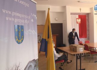 2020.04.17 – GORZYCE WSPOMAGAJĄ UCZNIÓW I MIESZKAŃCÓW