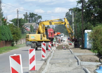 2020.07.23 – TRWAJĄ PRACE NA DROGACH W GMINIE NOWA DĘBA