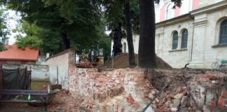 2020.10.01 – MUR POD KONTROLĄ