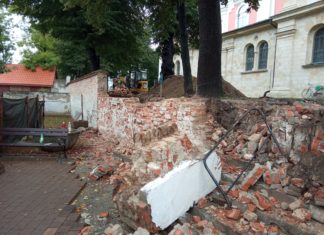 2020.10.01 – MUR POD KONTROLĄ