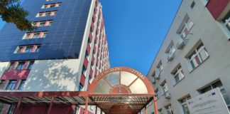 2021.03.09 – TARNOBRZEG. W SZPITALU DOSTAWIONO ŁÓŻKA DLA CHORYCH NA COVID