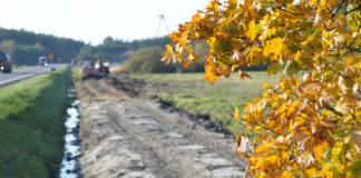 2020.10.30 – RUSZYŁA BUDOWA CHODNIKA W JADACHACH