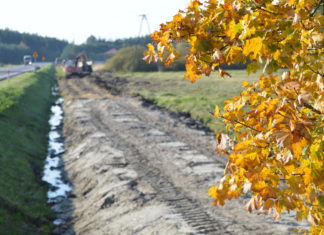 2020.10.30 – RUSZYŁA BUDOWA CHODNIKA W JADACHACH