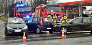 2020.12.22 – KOLIZJA TRZECH SAMOCHODÓW PRZY ULICY SIKORSKIEGO