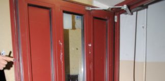 2020.12.17 – USZKODZIŁ DRZWI DO BLOKU, BO ZAPOMNIAŁ KLUCZY