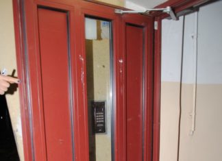 2020.12.17 – USZKODZIŁ DRZWI DO BLOKU, BO ZAPOMNIAŁ KLUCZY