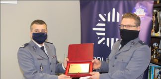2021.01.18 – MINISTER SPRAW WEWNĘTRZNYCH I ADMINISTRACJI WYRÓŻNIŁ POLICJANTA Z TARNOBRZEGA