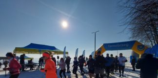 2021.02.21 – BIEG ZIMOWY DOOKOŁA JEZIORA. BIAŁA PLAŻA ZROBIŁA FURORĘ