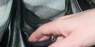 2021.02.25 – OSZUSTWO NA ELEKTRYKA W NOWEJ DĘBIE. POLICJANCI SZUKAJĄ ZŁODZIEJA!