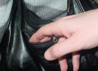 2021.02.25 – OSZUSTWO NA ELEKTRYKA W NOWEJ DĘBIE. POLICJANCI SZUKAJĄ ZŁODZIEJA!