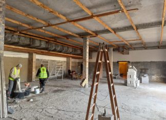 2021.02.26 – BUDUJĄ ŚCIANĘ!