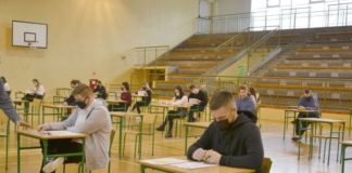 2021.03.09 – PRÓBNE MATURY W NOWEJ DĘBIE