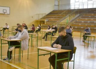 2021.03.09 – PRÓBNE MATURY W NOWEJ DĘBIE