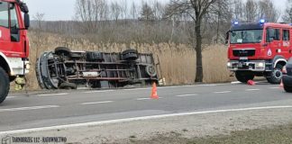 2021.03.11 – WYPADEK SAMOCHODU DOSTAWCZEGO W SKOPANIU