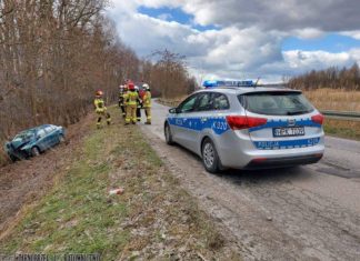 2021.03.06 – SAMOCHÓD UDERZYŁ W DRZEWO