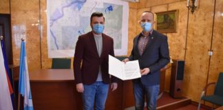 2021.03.29 – UMOWA NA BUDOWĘ SIECI KANALIZACYJNEJ PODPISANA