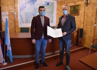 2021.03.29 – UMOWA NA BUDOWĘ SIECI KANALIZACYJNEJ PODPISANA