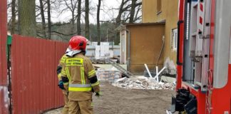 2021.03.29 – NOWA DĘBA. POŻAR STYROPIANU W TERMOMODERNIZOWANYM BUDYNKU