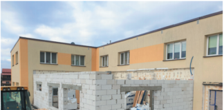 2021.03.25 – NOWE PRZEDSZKOLE W WOLI BARANOWSKIEJ ROŚNIE W OCZACH