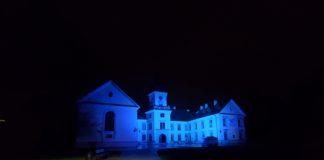 2021.04.16 – TARNOBRZEG ZAŚWIECIŁ NA NIEBIESKO