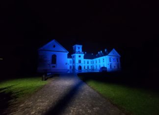 2021.04.16 – TARNOBRZEG ZAŚWIECIŁ NA NIEBIESKO