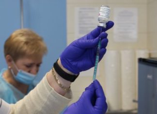 2021.04.07 – TARNOBRZESCY POLICJANCI PRZYSTĄPILI DO AKCJI SZCZEPIEŃ