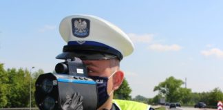 MOTOCYKLISTA JECHAŁ W OBSZARZE ZABUDOWANYM Z PRĘDKOŚCIĄ 139 KM/H. ZATRZYMALI GO POLICJANCI Z GRUPY SPEED