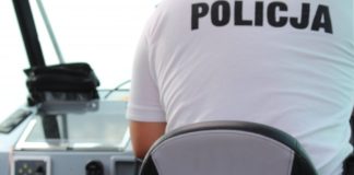 3-LATEK ZGUBIŁ RODZICÓW NAD JEZIOREM. POMOGLI MU POLICYJNI WODNIACY