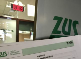 OJCOWIE KORZYSTAJĄ Z URLOPÓW CELEM WYCHOWYWANIA DZIECKA