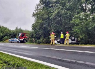 KOLIZJA DROGOWA W JEZIÓRKU NA DRODZE NR 871