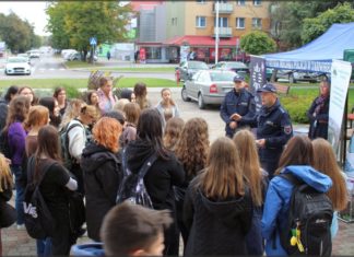 POLICJANCI ROZMAWIALI O ZAGROŻENIACH ZWIĄZANYCH Z HANDLEM LUDŹMI