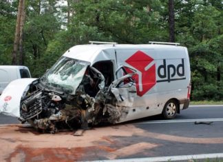 ZDERZENIE DWÓCH BUSÓW I OSOBÓWKI NA TRASIE TARNOBRZEG-STALOWA WOLA