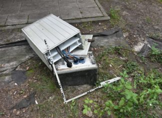 POLICJANCI Z NOWEJ DĘBY USTALILI WANDALI, KTÓRZY ZNISZCZYLI SKRZYNKI ELEKTRYCZNE ORAZ WIATĘ