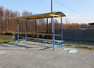 ZNISZCZYLI WIATĘ PRZYSTANKOWĄ – ZOSTALI ZATRZYMANI