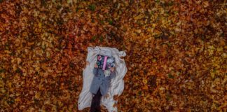 ZDJĘCIE “ŻYĆ KOLOROWO” ZWYCIĘŻYŁO W KONKURSIE “CHWILA Z KSIĄŻKĄ” "Żyć kolorowo" Mariusz Dyszlewski