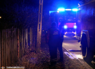 POŻAR PŁOTU W WYDRZY. POWODEM LATARNIA