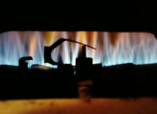 MŁODA KOBIETA PODTRUŁA SIĘ TLENKIEM WĘGLA