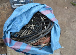 MĘŻCZYZNA KRADŁ PRZEWODY ELEKTRYCZNE I CHCIAŁ JE ODSPRZEDAĆ W INNYM PUNKCIE