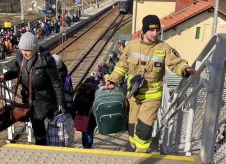 STRAŻACY POMAGAJĄ UCHODŹCOM Z UKRAINY