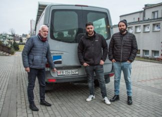 SZWAJCARZY, PRZEZ TARNOBRZEG, NA POMOC UKRAINIE