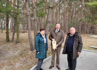 NADLEŚNICTWO PODAROWAŁO KOLEJNE PTASIE DOMKI LĘGOWE