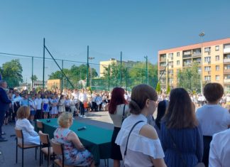 ŻEGNAJ SZKOŁO, CZAS NA WAKACJE!