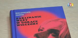 2022.06.15 – BIBLIOTEKA KSIĄŻKĘ POLECA – “ZAKLINANIE WĘŻY W GORĄCE WIECZORY”