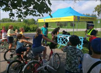 POLICJANCI ROZMAWIALI O BEZPIECZEŃSTWIE