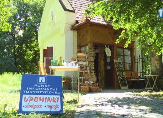 2022.08.11 – PAMIĄTKI W BRAMIE DZIKOWSKIEJ